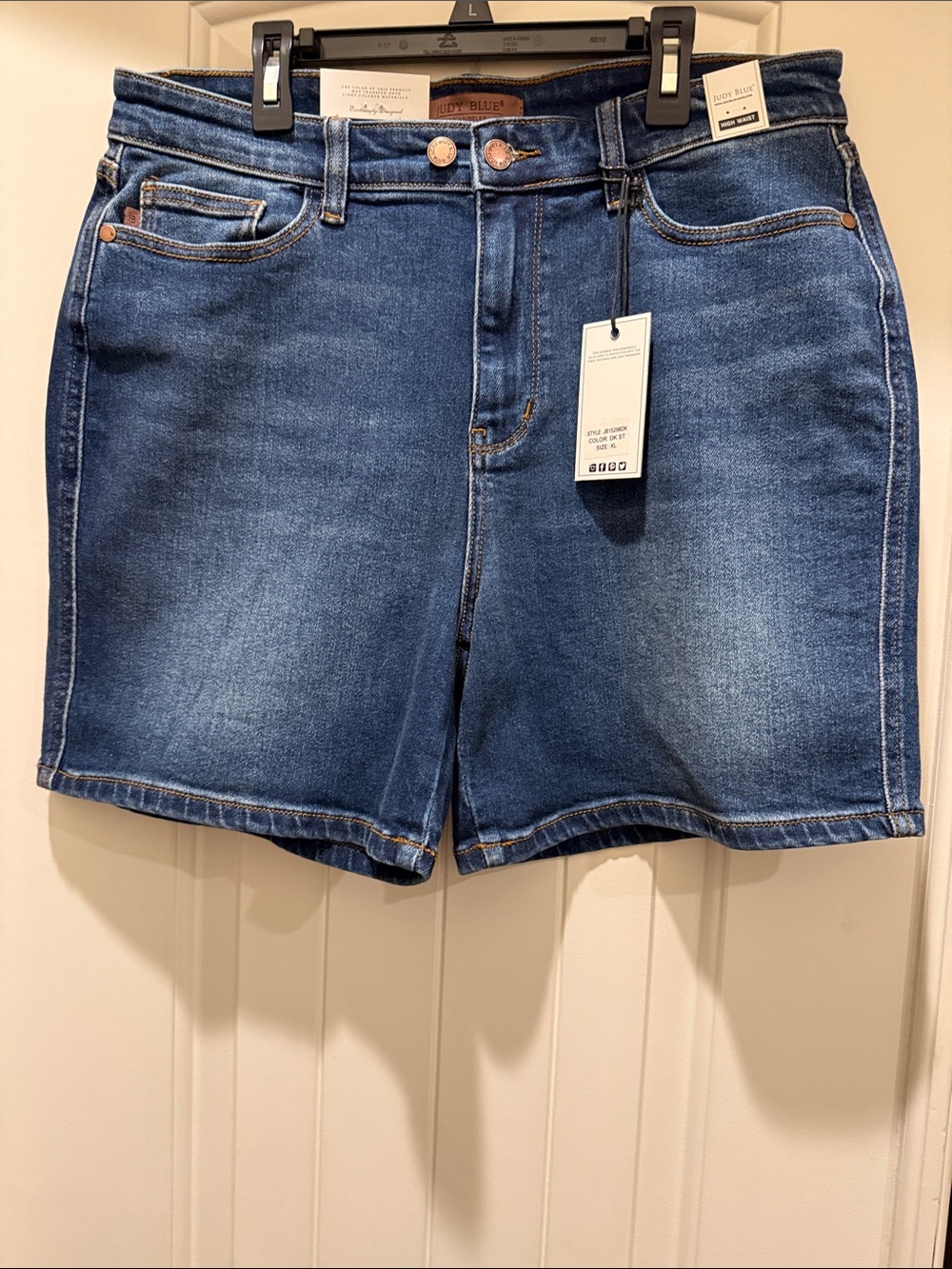 Judy Blue Classic Medium Blue Denim Jean Shorts Size XL